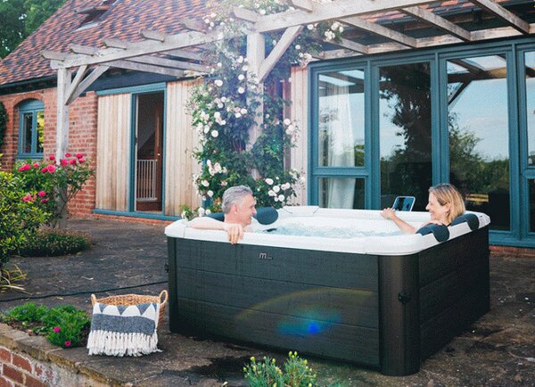 Vasca Idromassaggio da Esterno Spa Riscaldata 160x160x65 cm 6 Posti Wi-Fi Oslo Smart