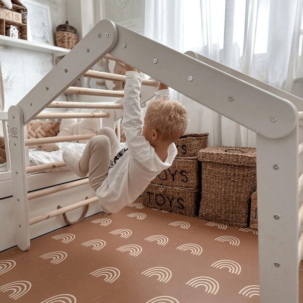 Pikler triangolo montessori grigio in pino massiccio 61x112x94 cm Montessori – Meowbaby