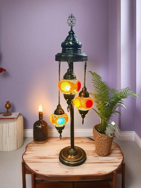 Lampada da tavolo artigianale turca con 3 sfere di vetro colorate a mosaico: un design unico per un'illuminazione suggestiva