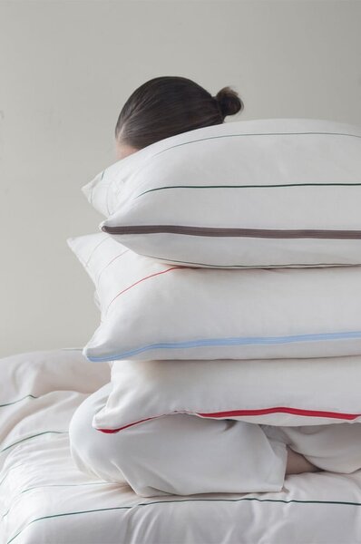 Lenzuolo singolo in cotone satin rosso e beige 140x220 cm Align - Mette Ditmer Denmark