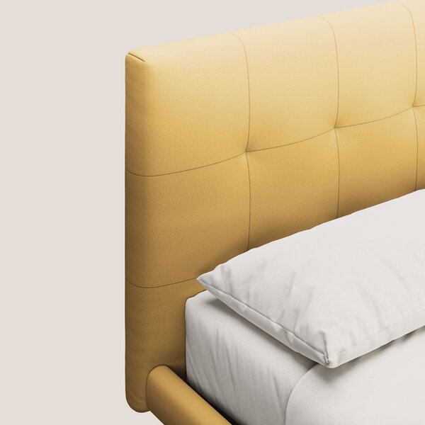 Midori letto imbottito trapuntato in ecopelle con piedini alti T04 gia