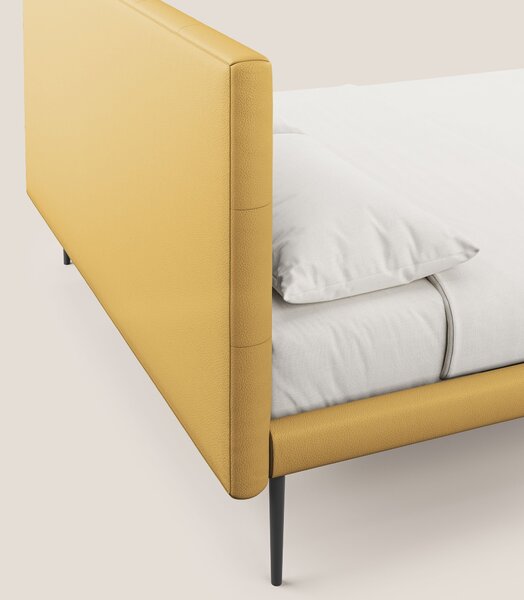 Midori letto imbottito trapuntato in ecopelle con piedini alti T04 gia