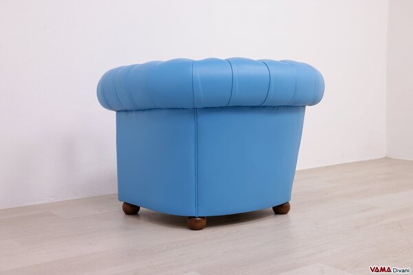 Piccola poltrona Chesterfield in Pelle Azzurro Cielo Saturo