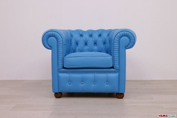 Piccola poltrona Chesterfield in Pelle Azzurro Cielo Saturo