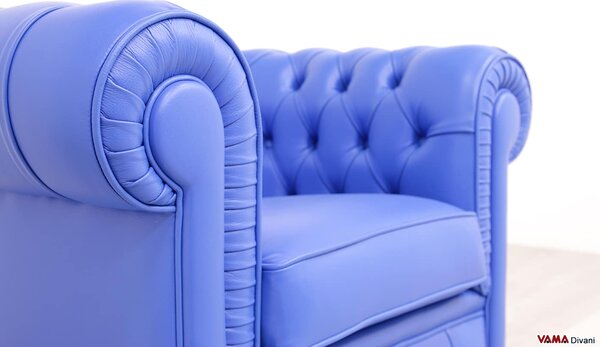 Piccola poltrona Chesterfield in Pelle Blu Cobalto