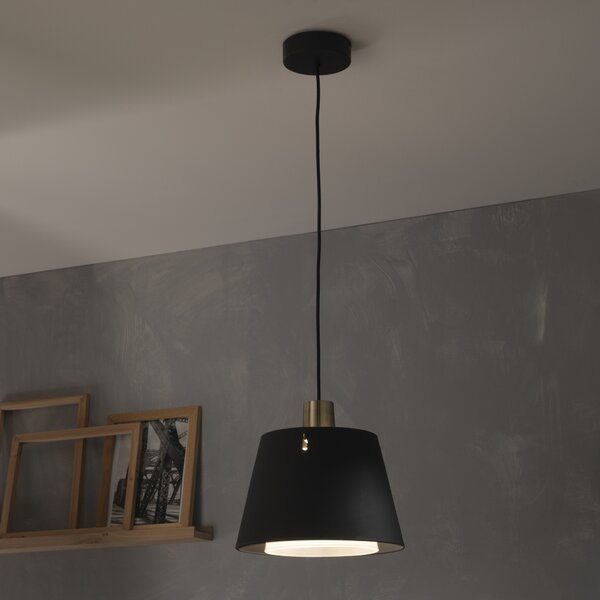 Lampadario nero moderno con un tocco vintage