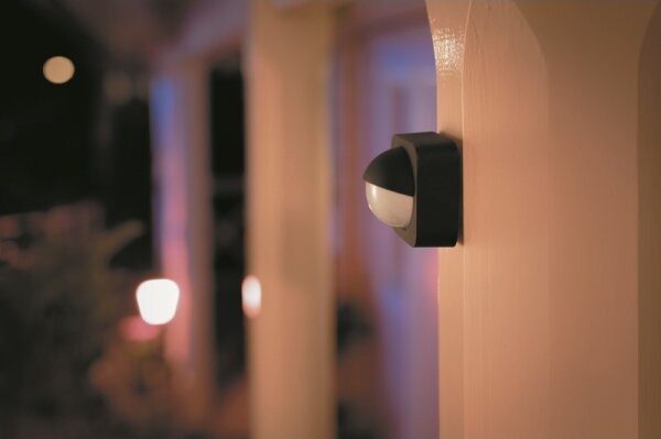 Philips - Striscia LED RGBW dimmerabile per esterni Hue FLUX 5m LED/30W/230V + sensore di movimento
