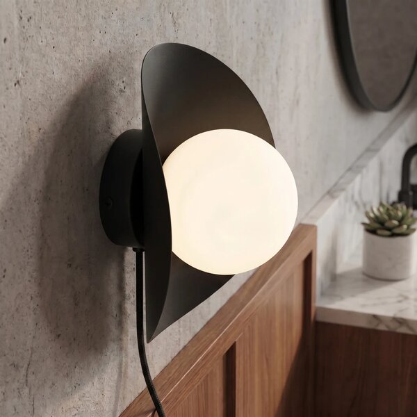 Applique da Parete FIERO M WL1 G9 con Presa Elettrica e Interruttore