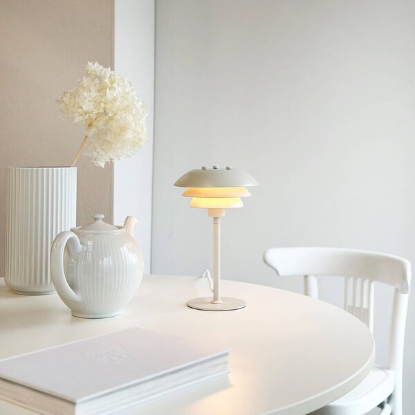 Dyberg Larsen Lampada da tavolo SIXTEEN, Bianco / Opale, Soggiorno / Sala da pranzo, Metallo, Scandinavo, Lampada da tavolo