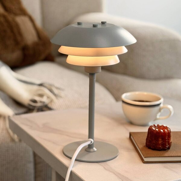 Dyberg Larsen Lampada da tavolo SIXTEEN, Alluminio / Grigio / Zincato, Soggiorno / Sala da pranzo, Metallo, Scandinavo, Lampada da tavolo