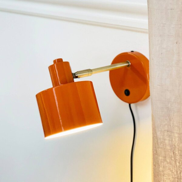 Dyberg Larsen Applique Ocean, arancione, profondità 30 cm Ocean, Giallo / Arancione, Soggiorno / Sala da pranzo, Metallo, Design