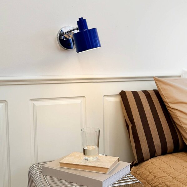 Dyberg Larsen Applique Ocean, blu/cromo, profondità 30 cm Ocean, Blu, Soggiorno / Sala da pranzo, Metallo, Design