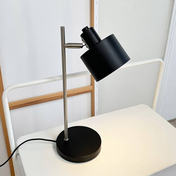 Dyberg Larsen Lampada da tavolo Ocean, nera/acciaio, altezza 43 cm Ocean, Nero, Soggiorno / Sala da pranzo, Metallo, Scandinavo, Lampada da tavolo