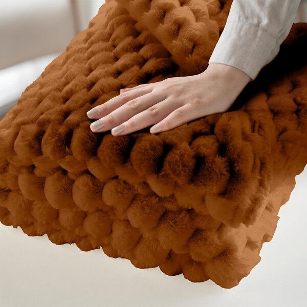 Coperta marrone chiaro in micropile 220x240 cm Frosty – douceur d'intérieur
