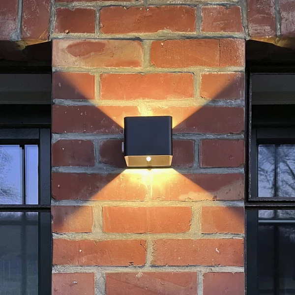 Brilliant Applique da esterni a LED con sensore Iseo, Nero, Plastica, Moderno, Applique LED da esterni